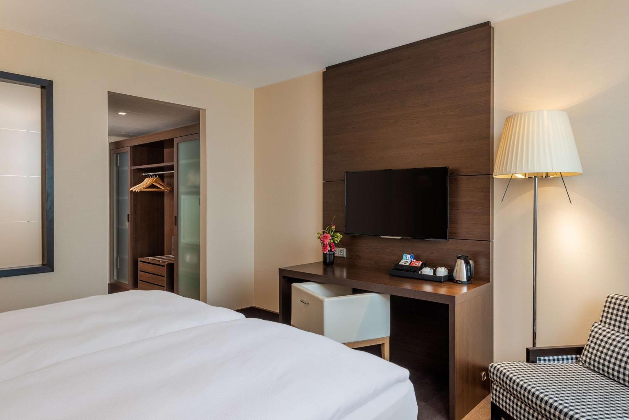 Nh Stuttgart Airport Hotel Filderstadt Exterior photo